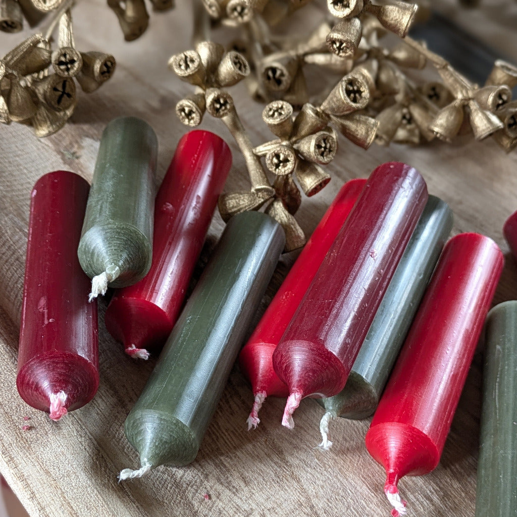 10 Mixed Short Dinner Candles | Dark Green, Maroon & Red
