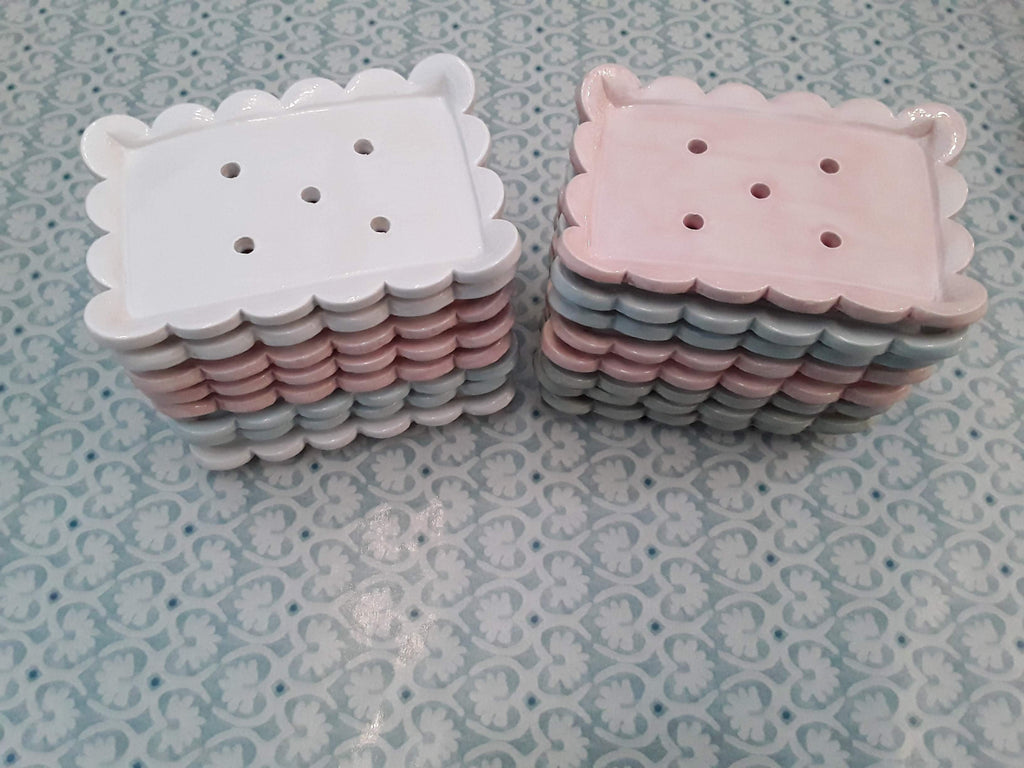 Large scalloped soap dish