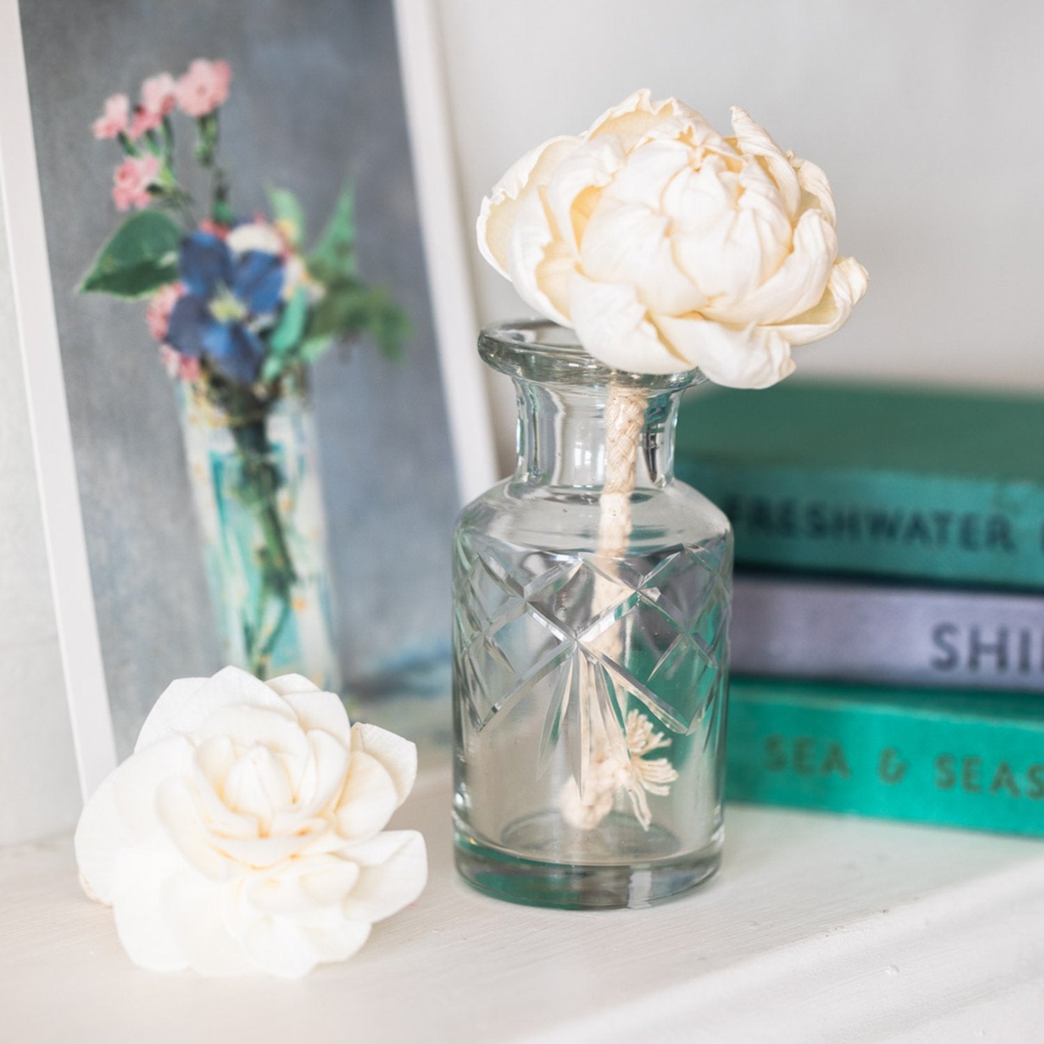 Round Vintage-Inspired Diffuser Bottle image 0