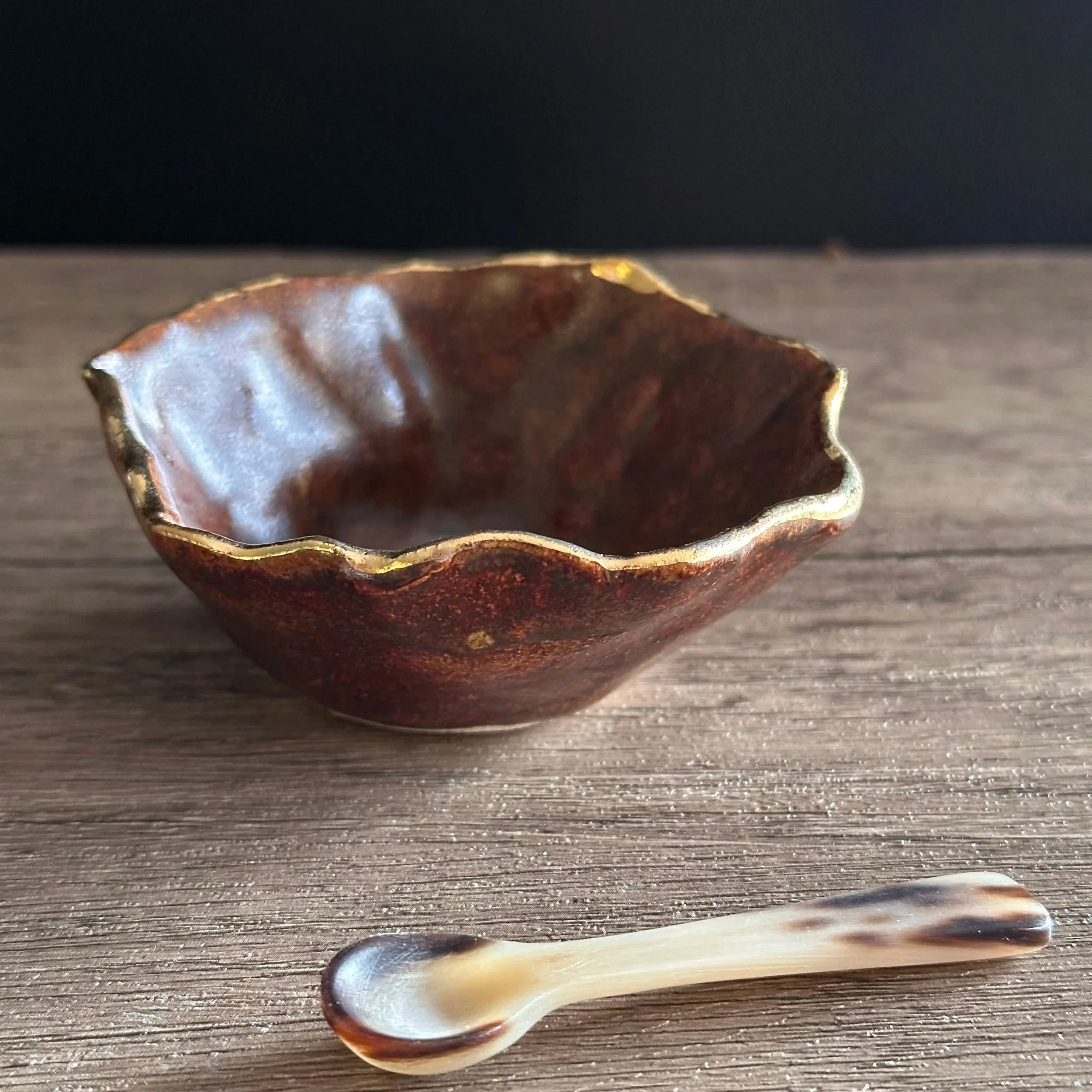 Small Pots with Gold