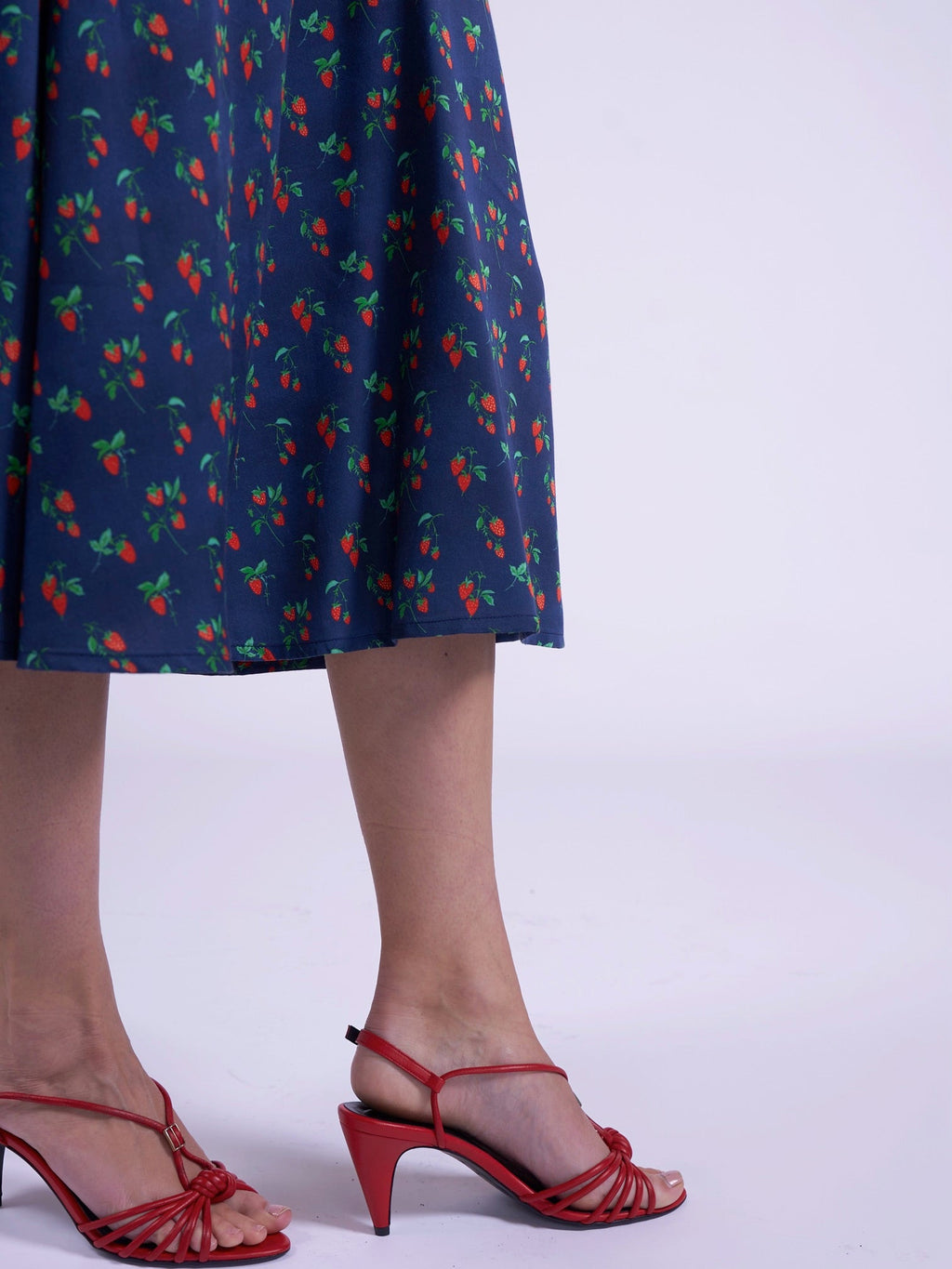 'BABINGTON' DRESS IN NAVY STRAWBERRY