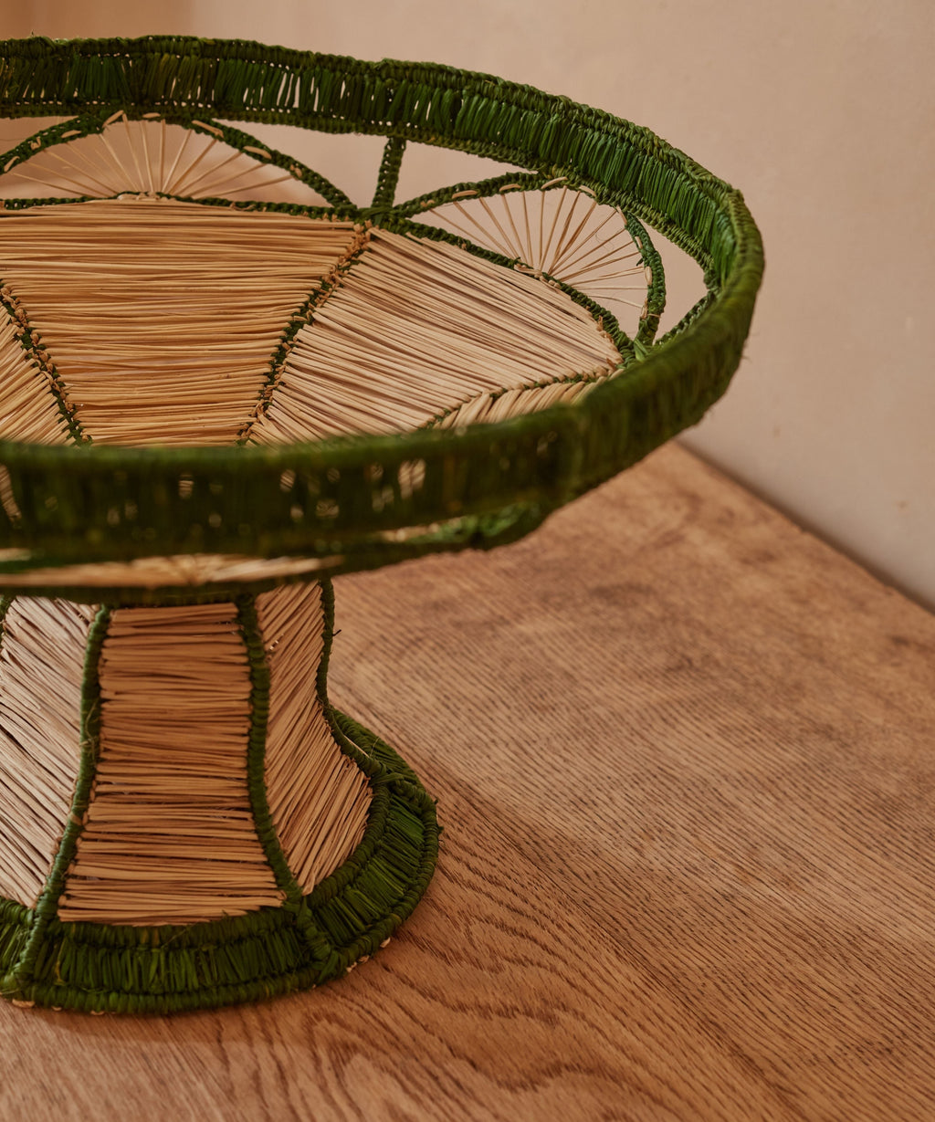 Deco Pedestal Fruit Bowl | Handwoven Iraca Palm, Green