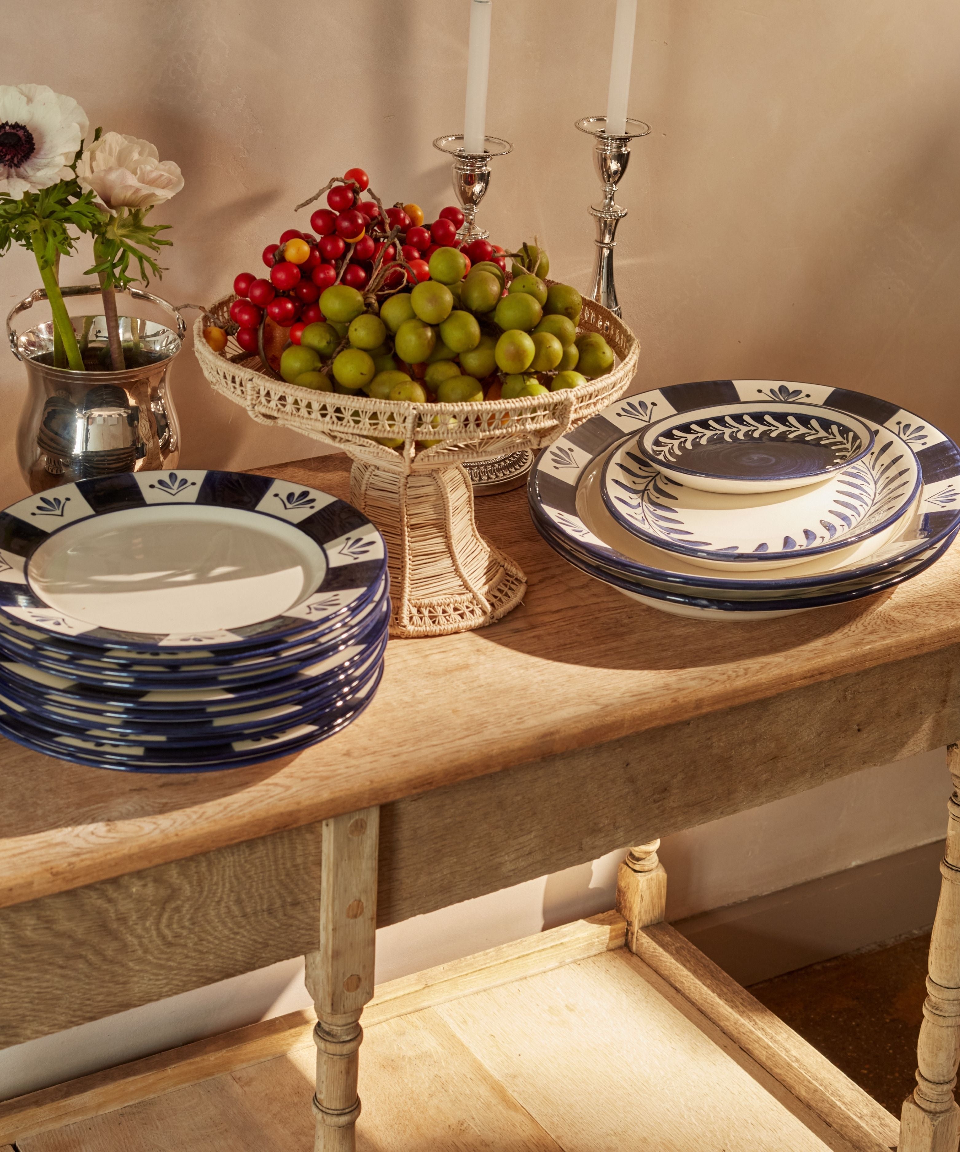 Deco Pedestal Fruit Bowl | Handwoven Iraca Palm, Natural