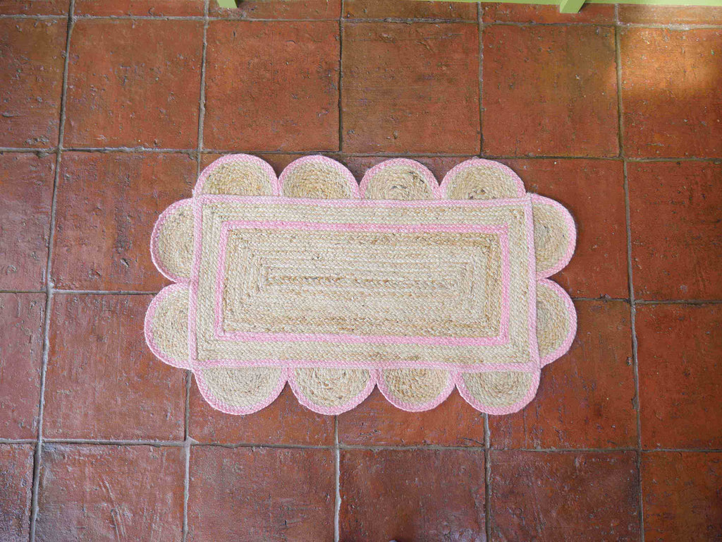 SCALLOPED JUTE FLOOR MAT