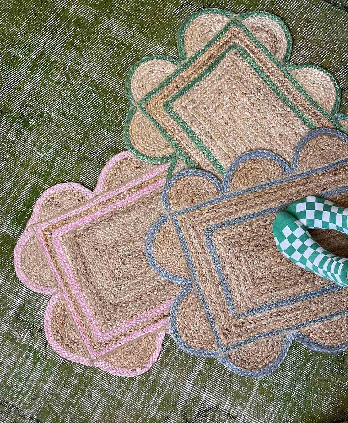SCALLOPED JUTE FLOOR MAT