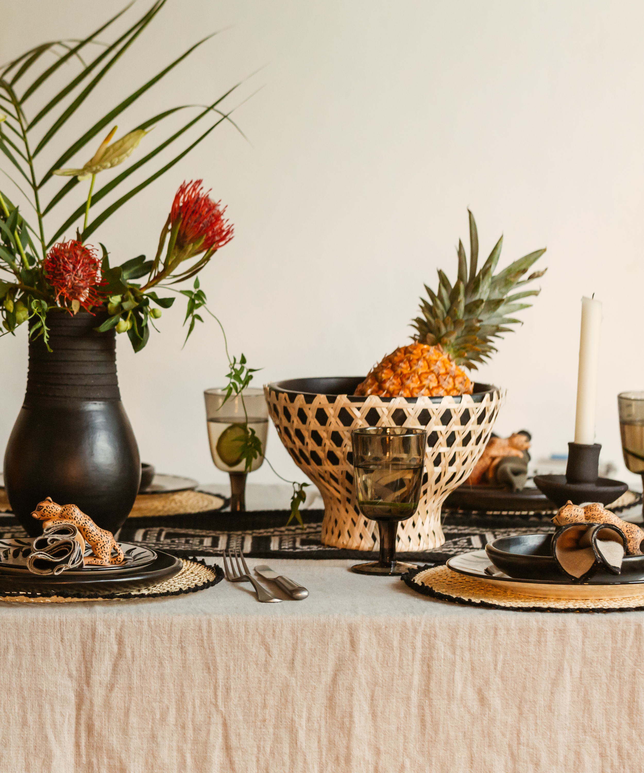 Selva Bowl | Handwoven Tetera Palm & Black Clay, Natural & Black