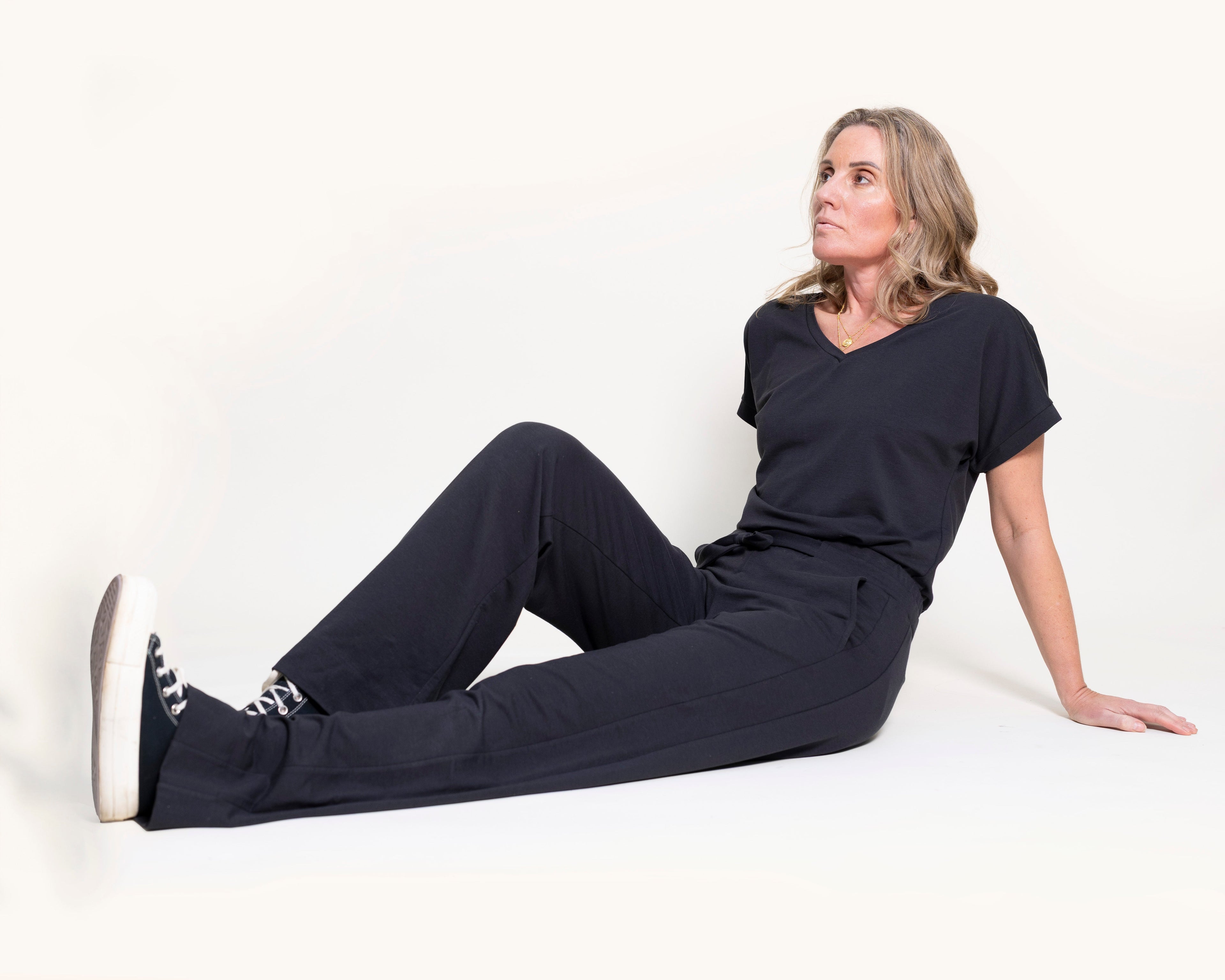 ATHENA v-neck, short sleeve top, charcoal