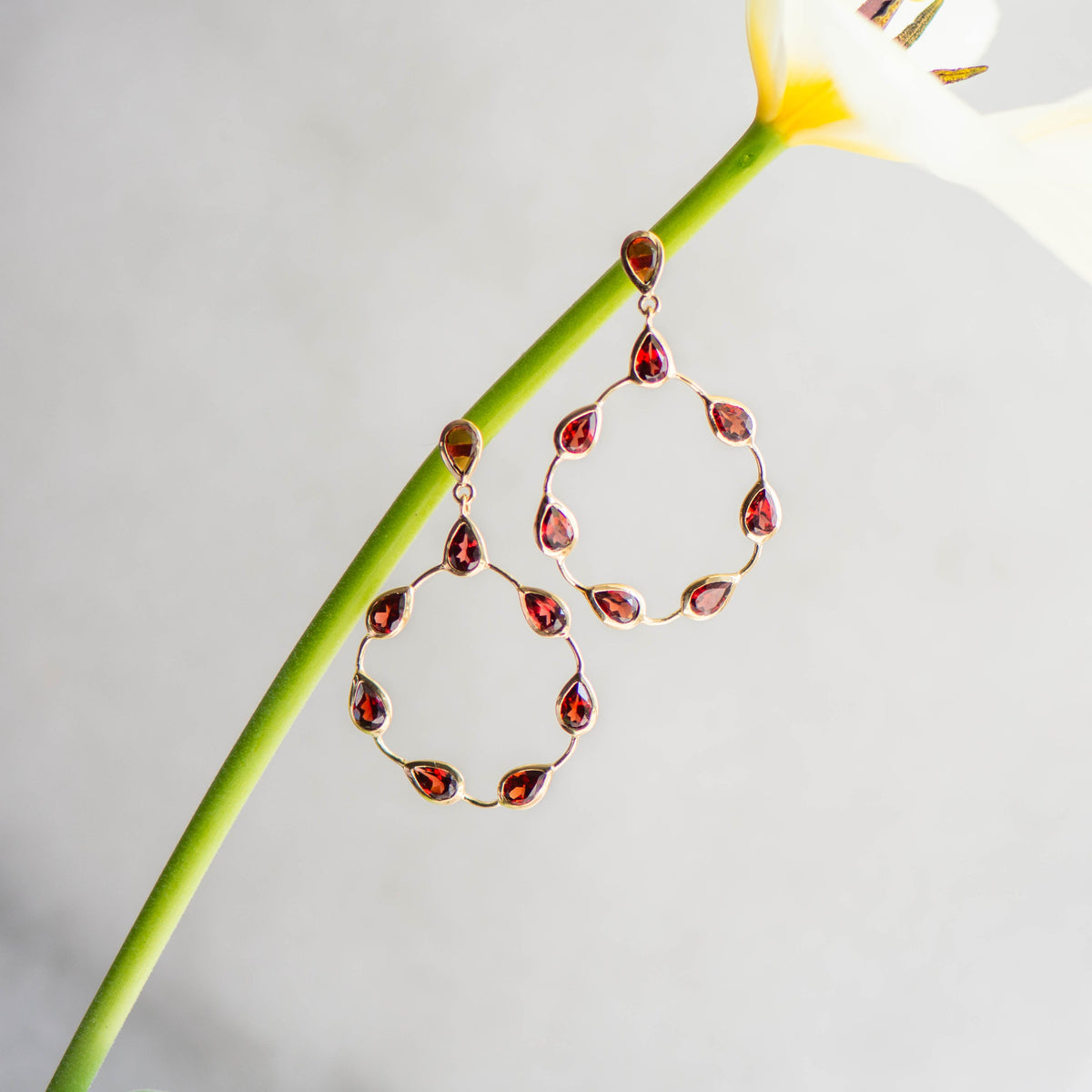 Tikka in Gold with Garnet