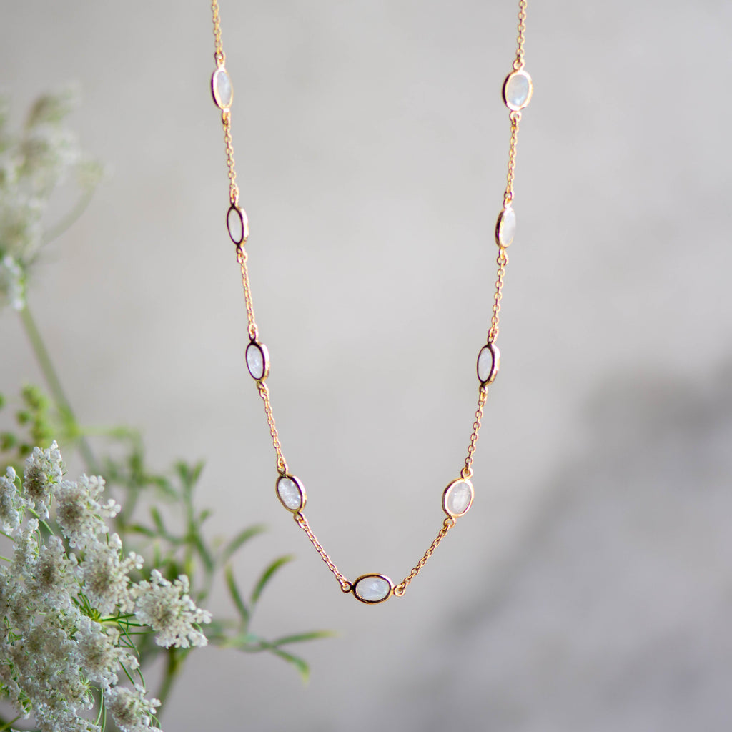 Marilyn Necklace in Gold with Moonstone