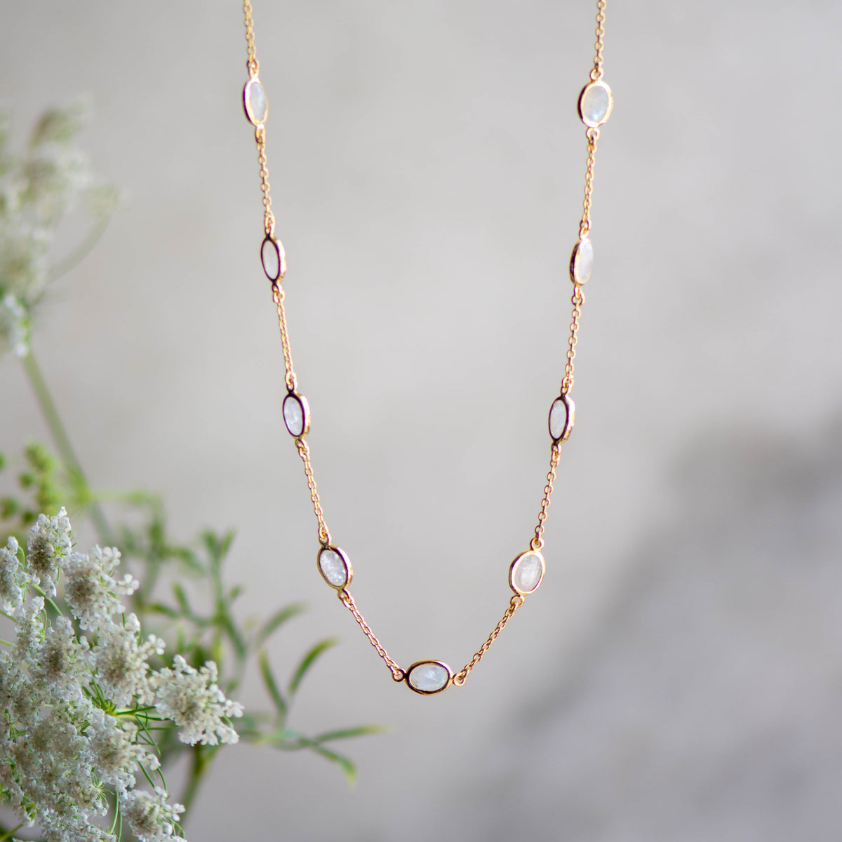 Marilyn Necklace in Gold with Moonstone