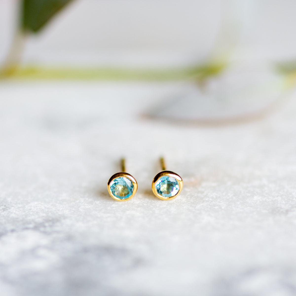 Acer Ear Stud in Gold with Blue Topaz