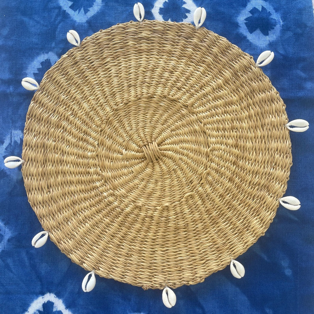NATURAL CENTRE MAT WITH COWRIE SHELLS FROM GHANA