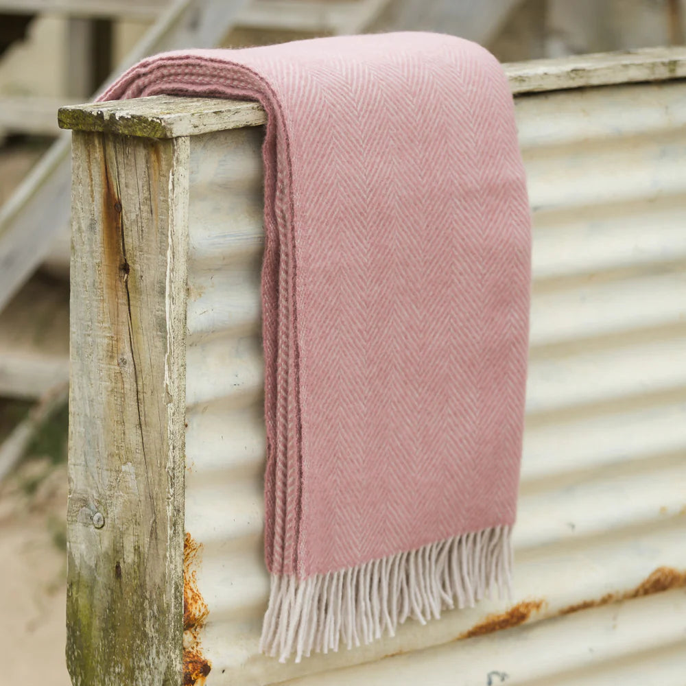 Lambswool Throw - Dusty Pink – The Curated Store UK