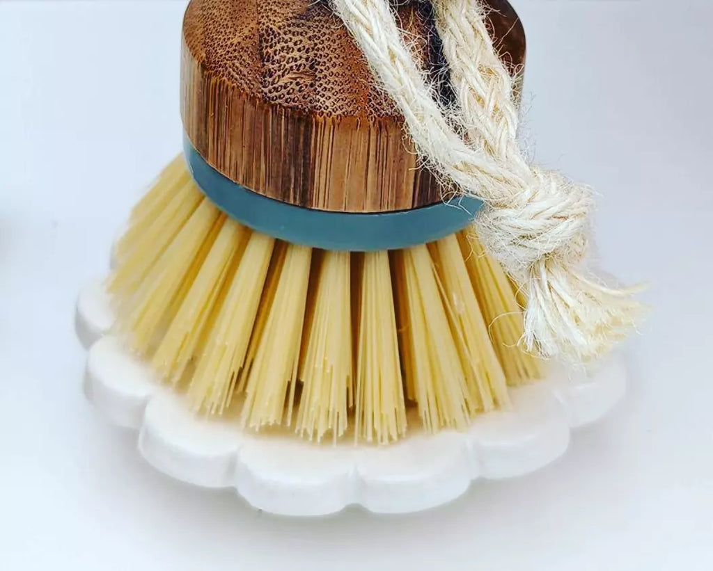 Sink tidy scalloped brush stand