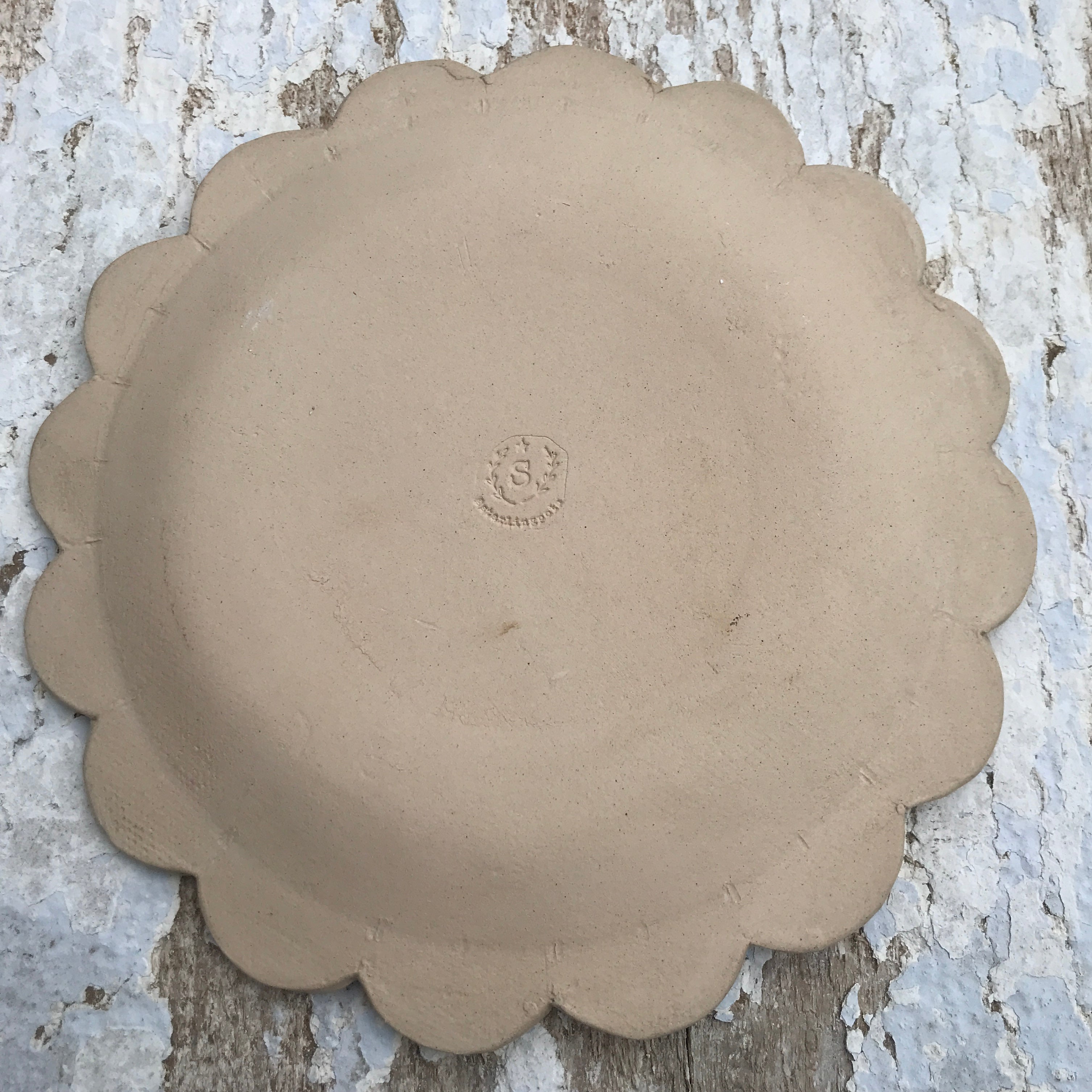 Gingham check hand shaped ceramic plate with scalloped edge