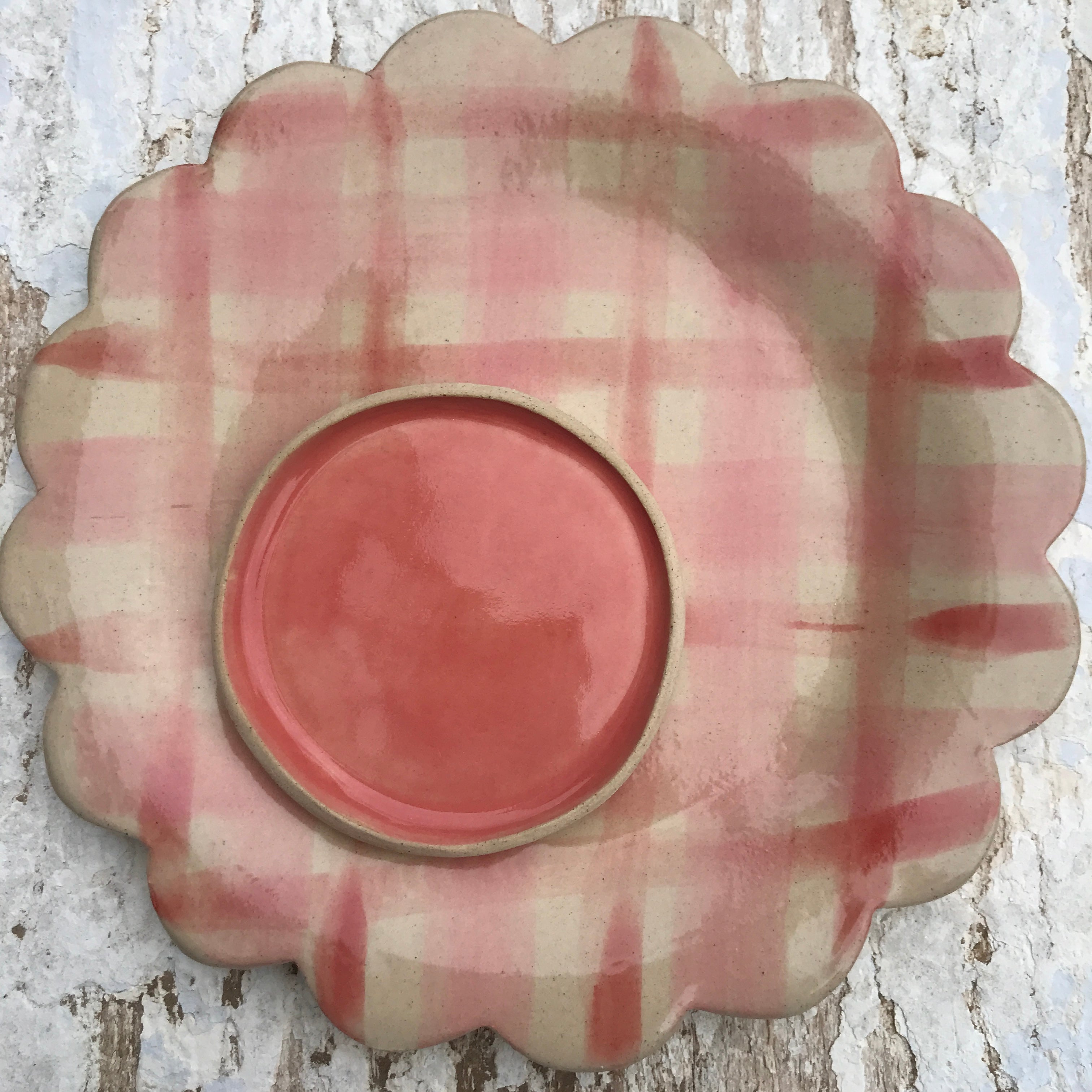 Gingham check hand shaped ceramic plate with scalloped edge