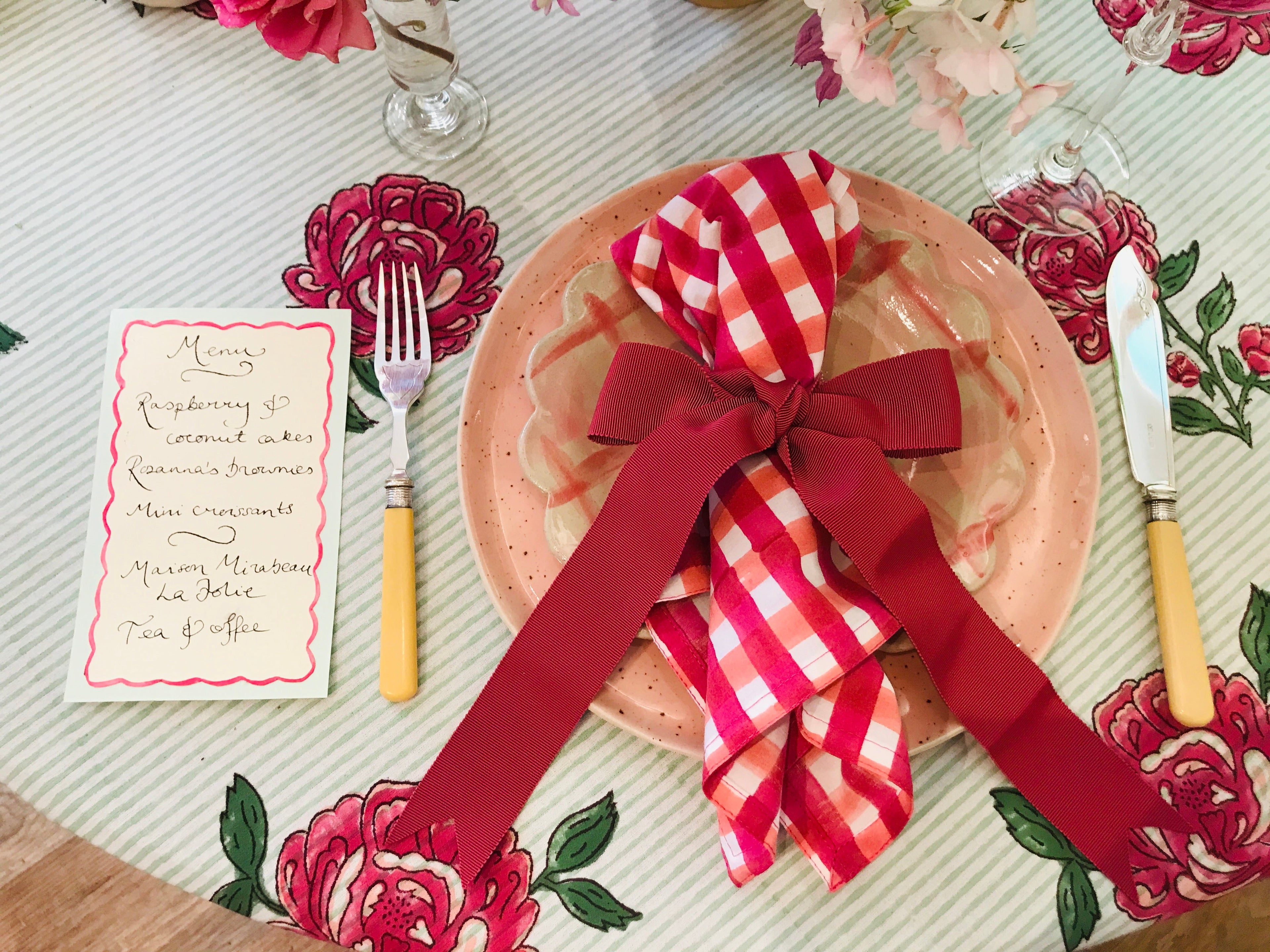 Gingham check hand shaped ceramic plate with scalloped edge