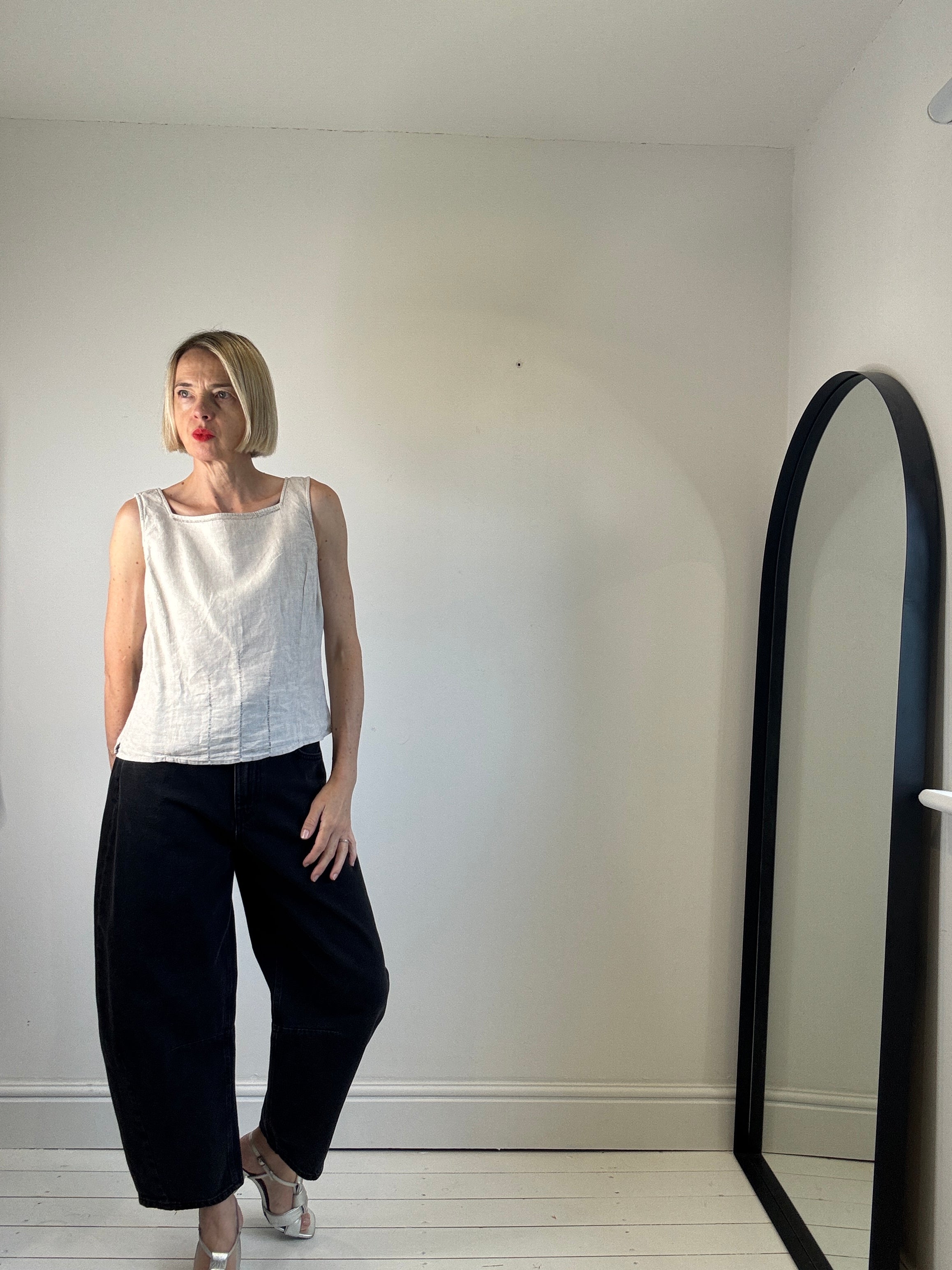 Essentiel Antwerp Interstellar barrel leg jeans