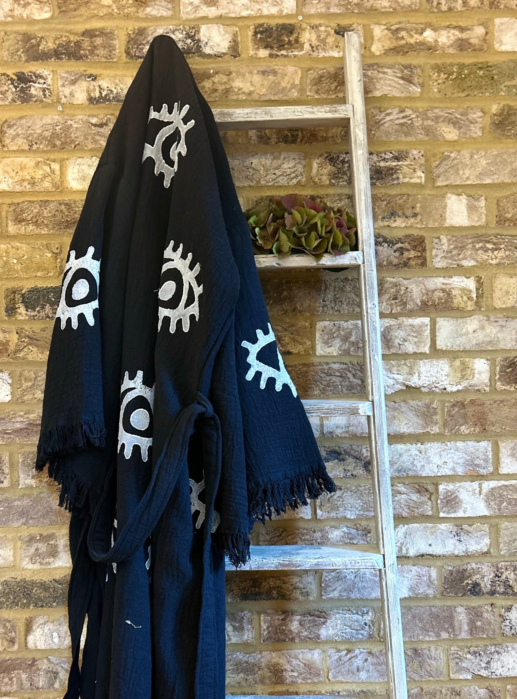 Long Cotton Robe: Black with White Eye