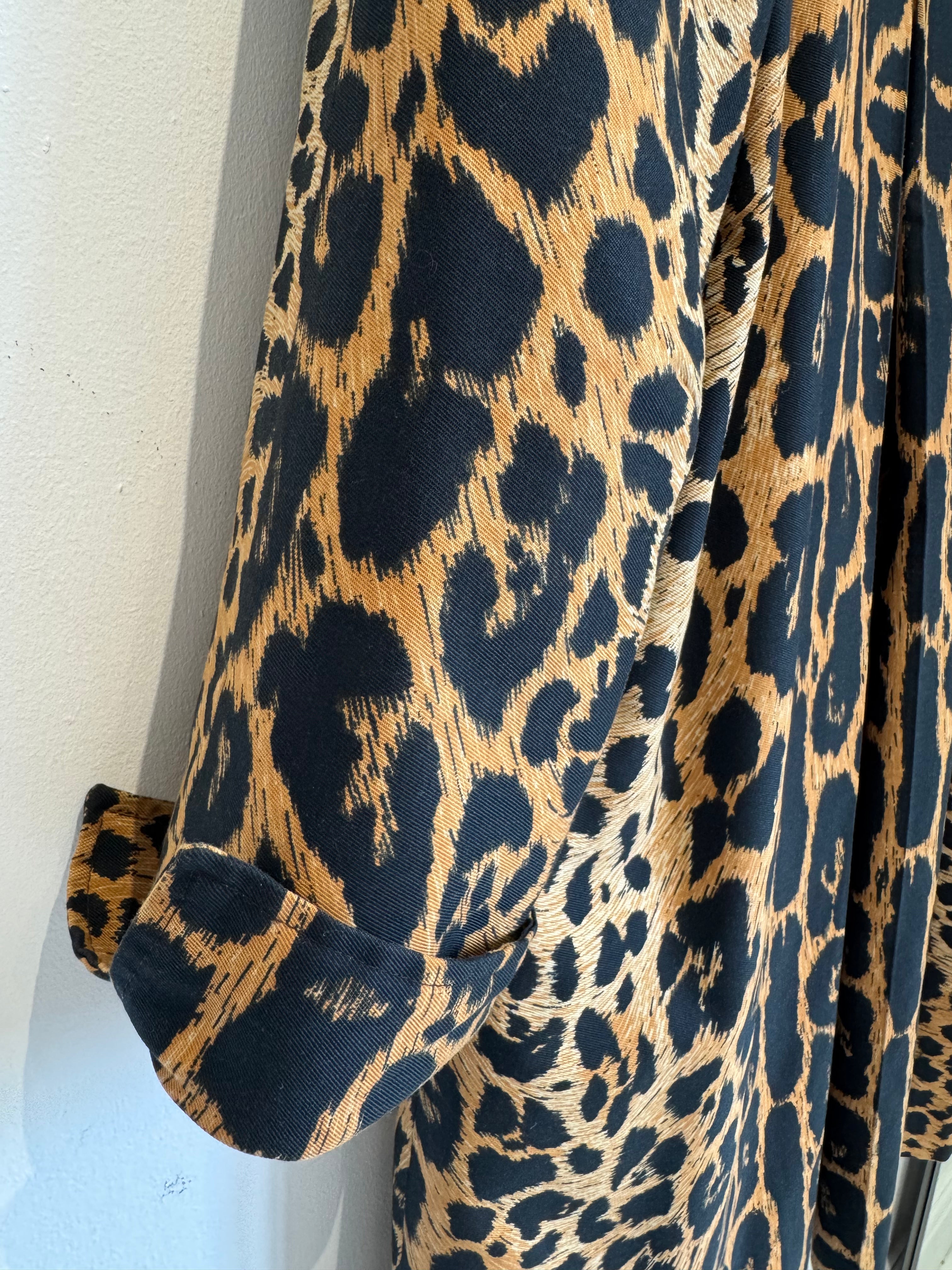 VINTAGE leopard print mac