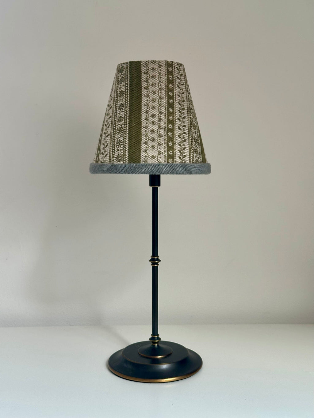 CANDLE CLIP LAMPSHADE WITH TRIM ~ DAISY CHAIN MOSS