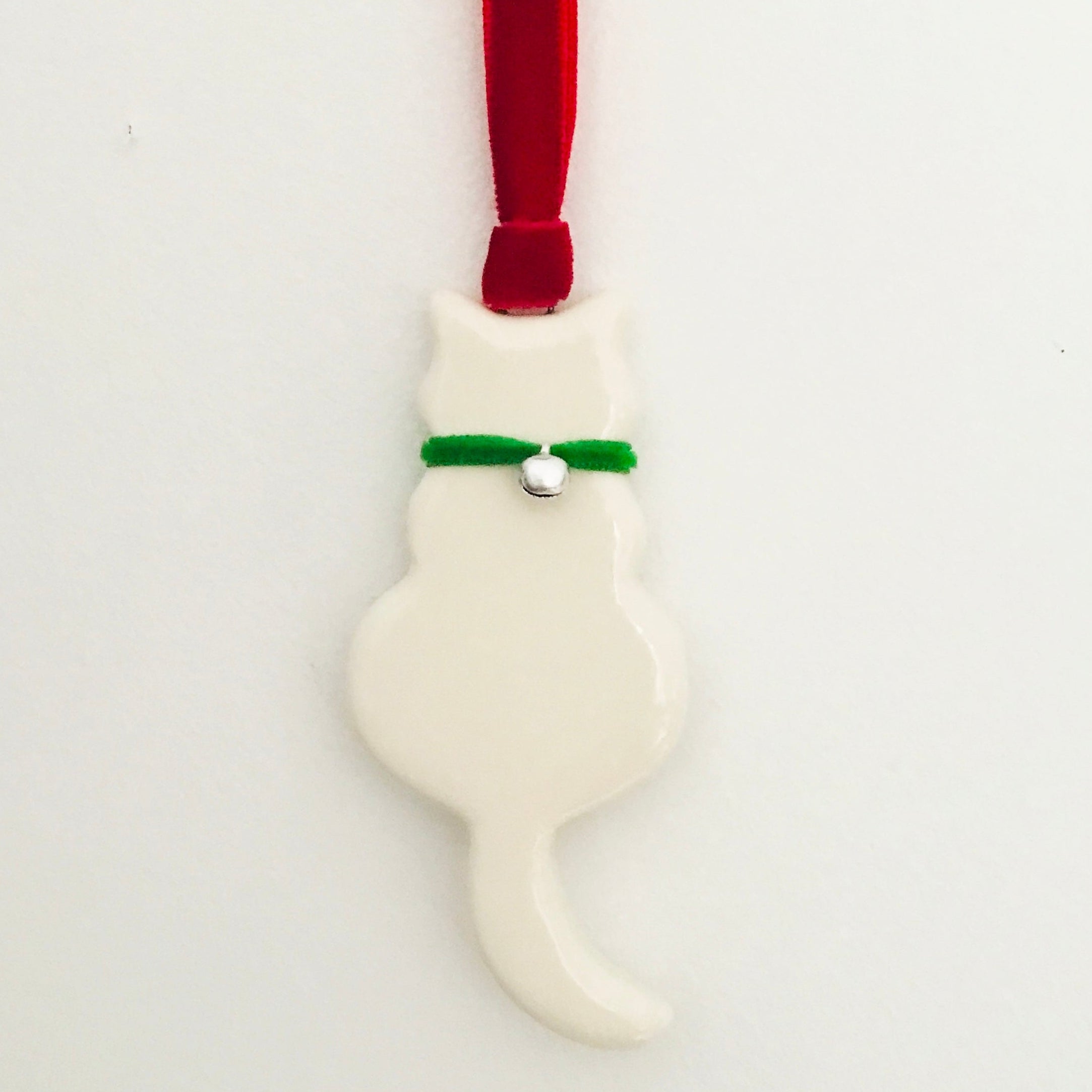 Porcelain cat hanging decoration with velvet collar and bell