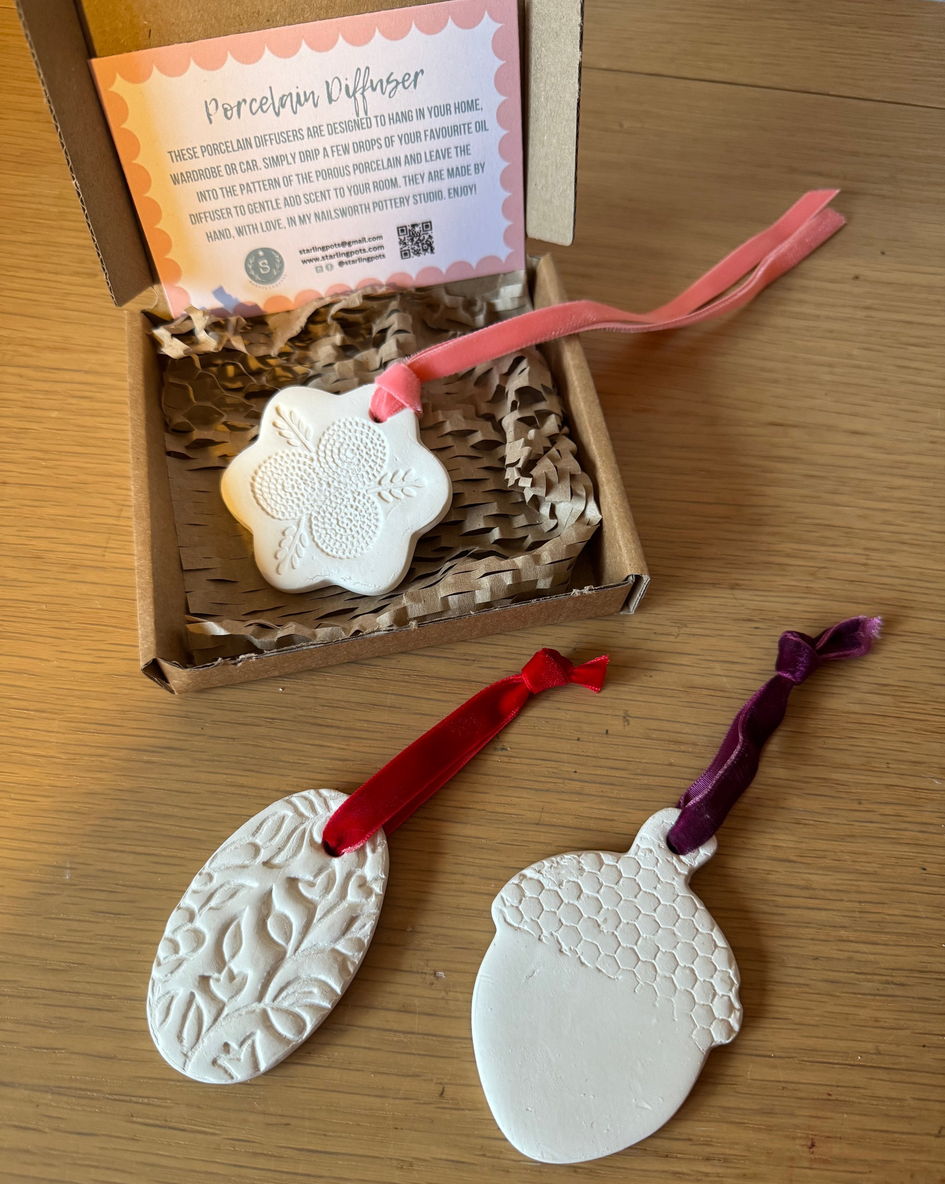 Porcelain essential oil room diffusers