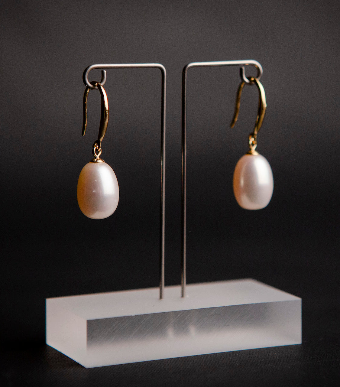 Pearl drop earrings