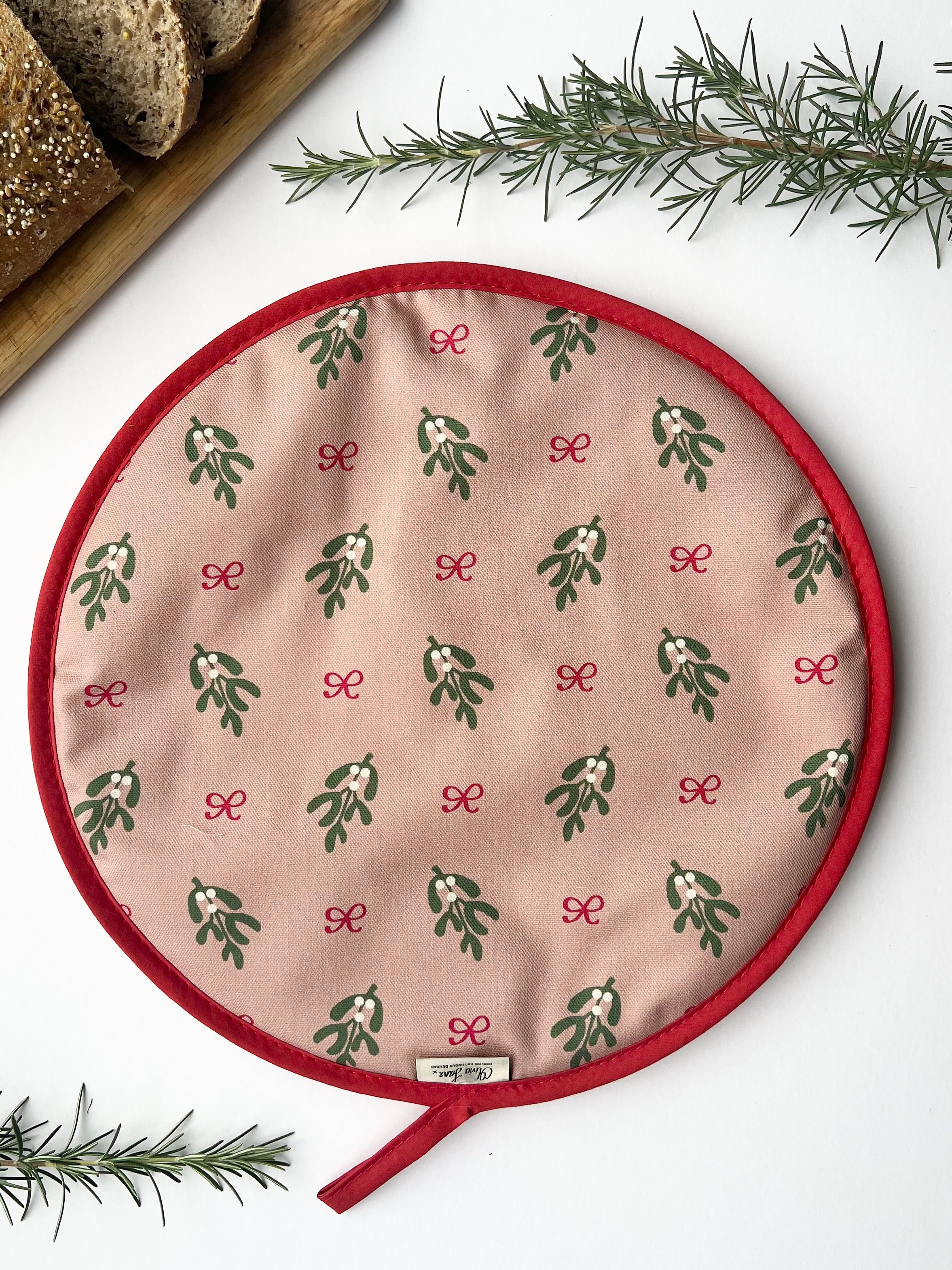 AGA Cover - 'Mistle Kiss'