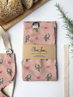 Apron - 'Mistle Kiss'