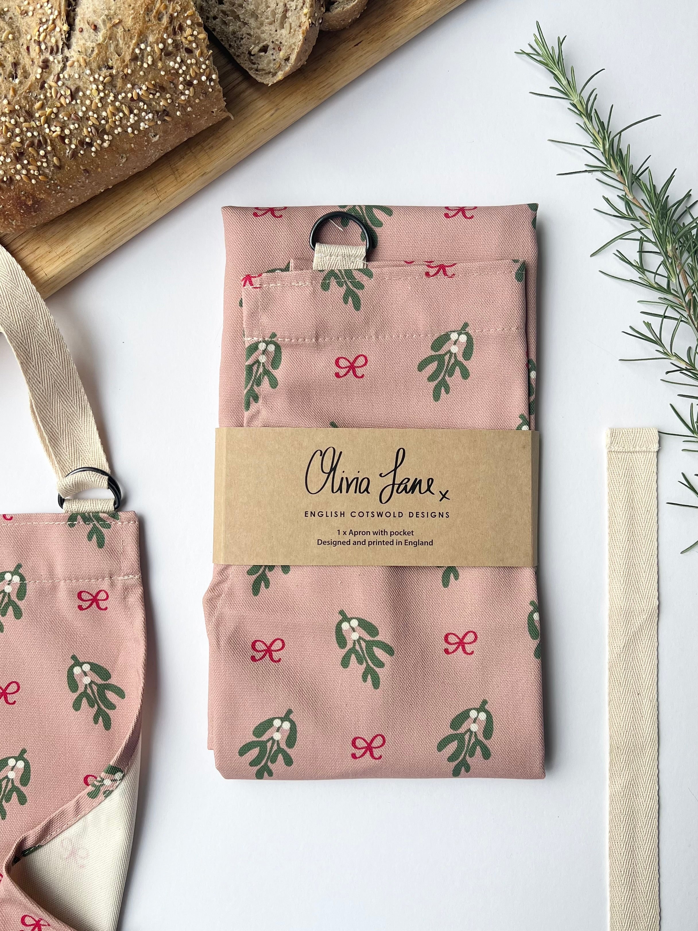 Apron - 'Mistle Kiss'