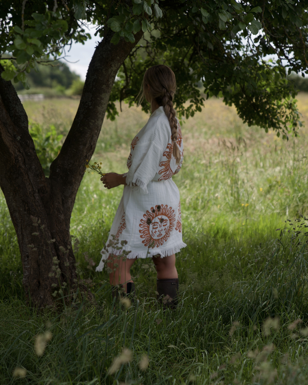 Organic Kimono in White with Sun: Short