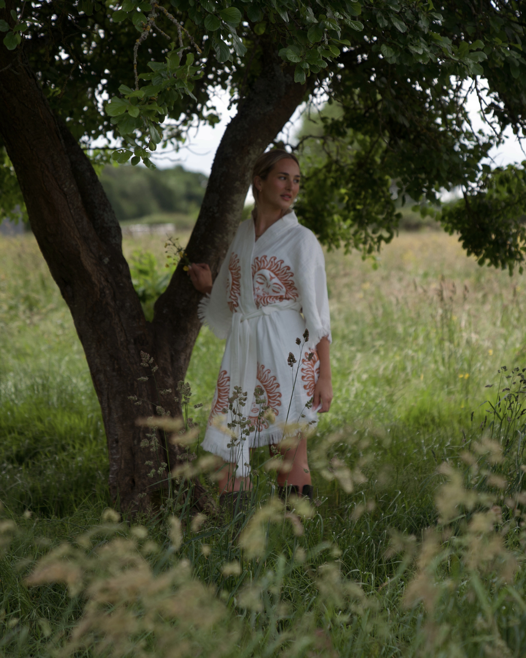 Organic Kimono in White with Sun: Short