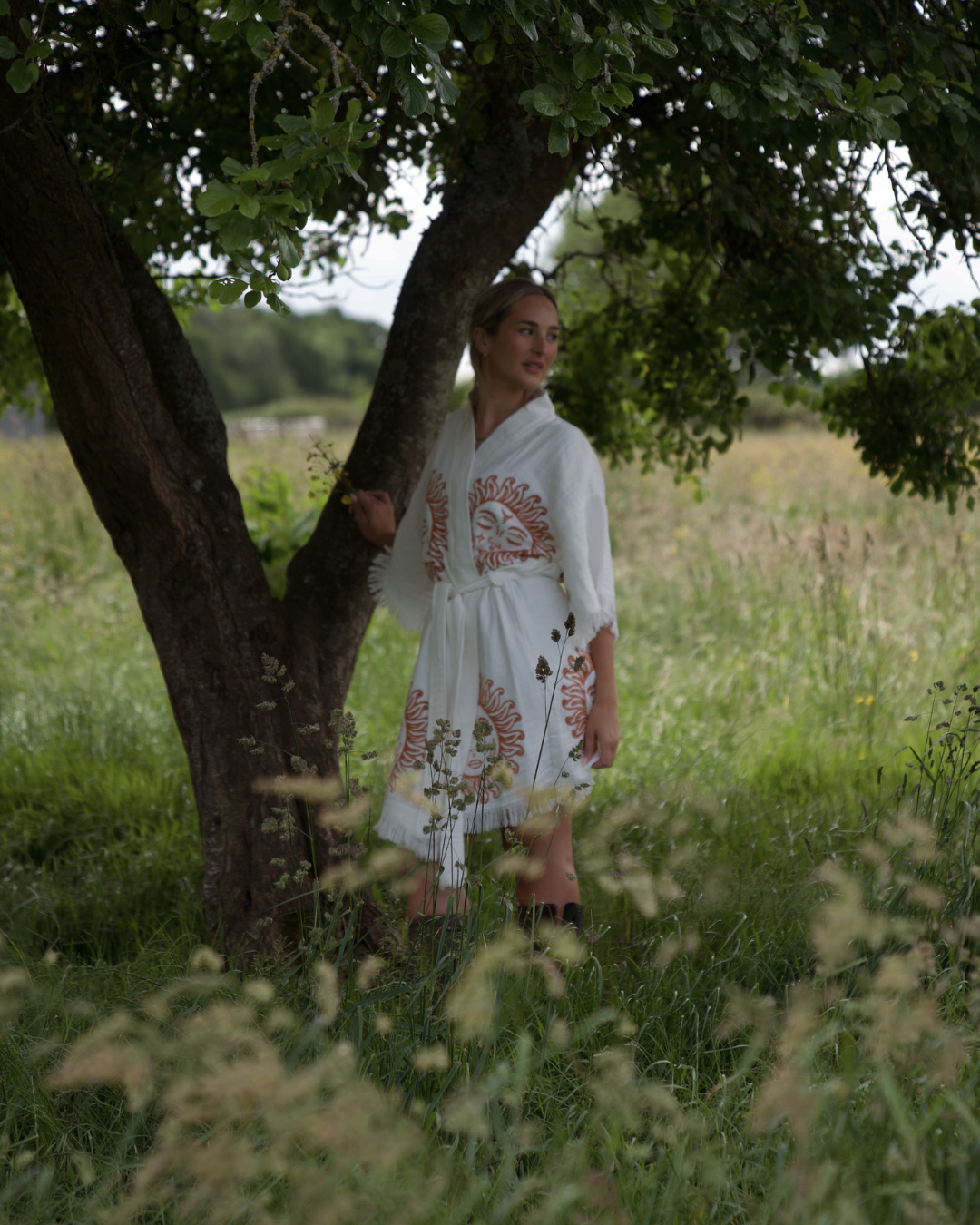 Organic Kimono in White with Sun: Short