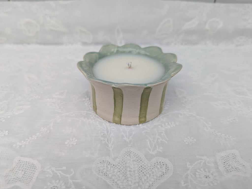 Daisy travel candle