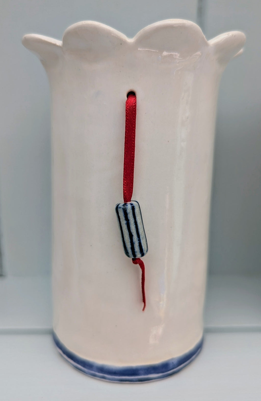 Blue & white Daisy vase