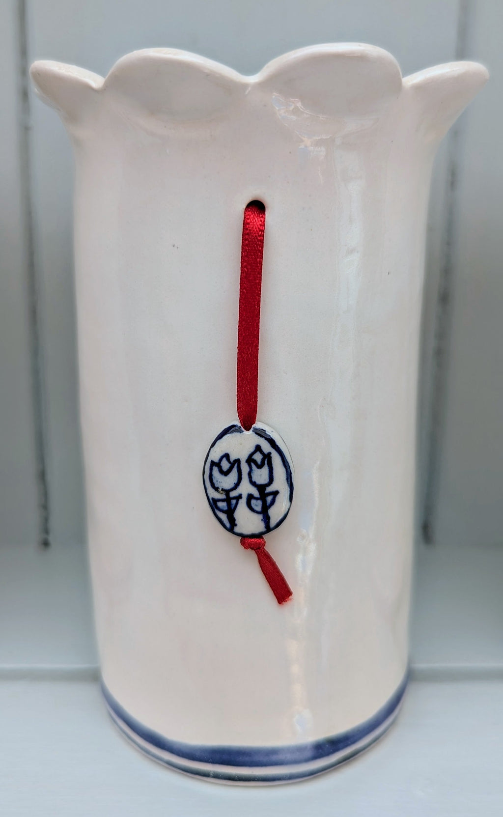 Blue & white Daisy vase