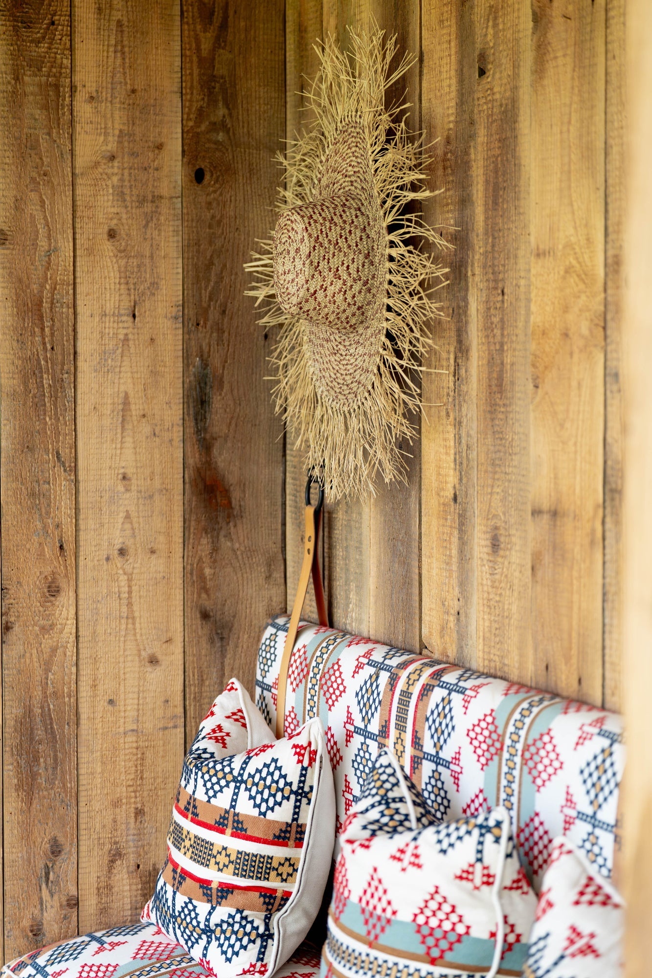 LARGE RAFFIA FRINGE HAT FROM NIGERIA. WALL OR TO WEAR.
