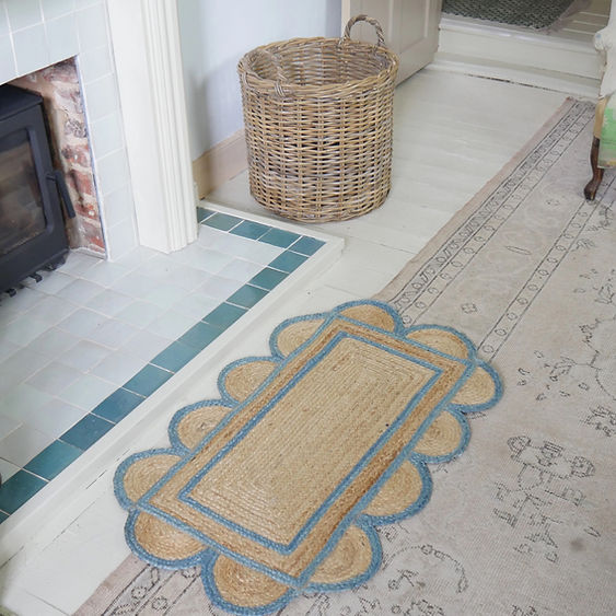 SPRING GREEN scalloped hand woven jute floor mat