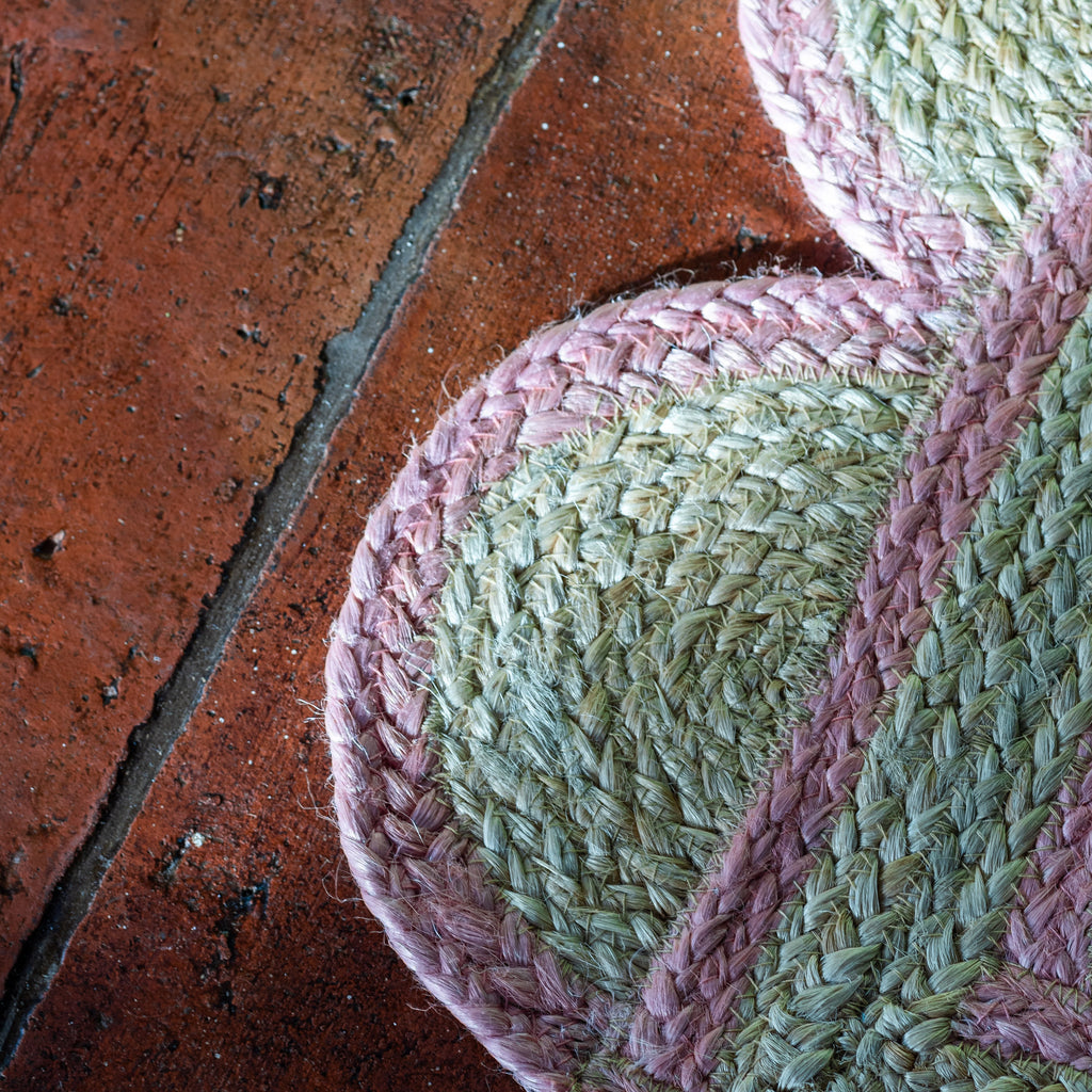 SPRING GREEN scalloped hand woven jute floor mat