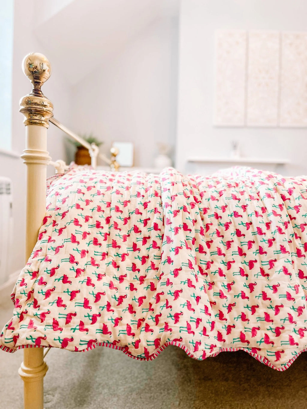 HANDMADE SCALLOP STANDARD QUILT | PINK FLAMINGO