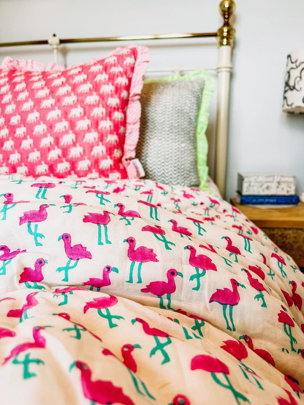 HANDMADE SCALLOP STANDARD QUILT | PINK FLAMINGO