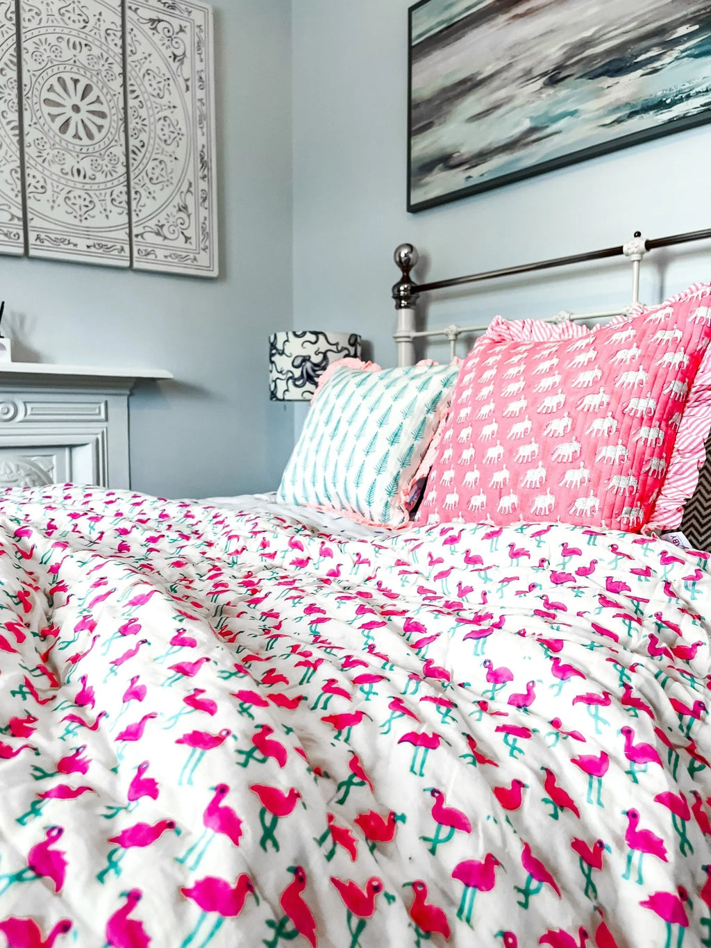 HANDMADE SCALLOP STANDARD QUILT | PINK FLAMINGO