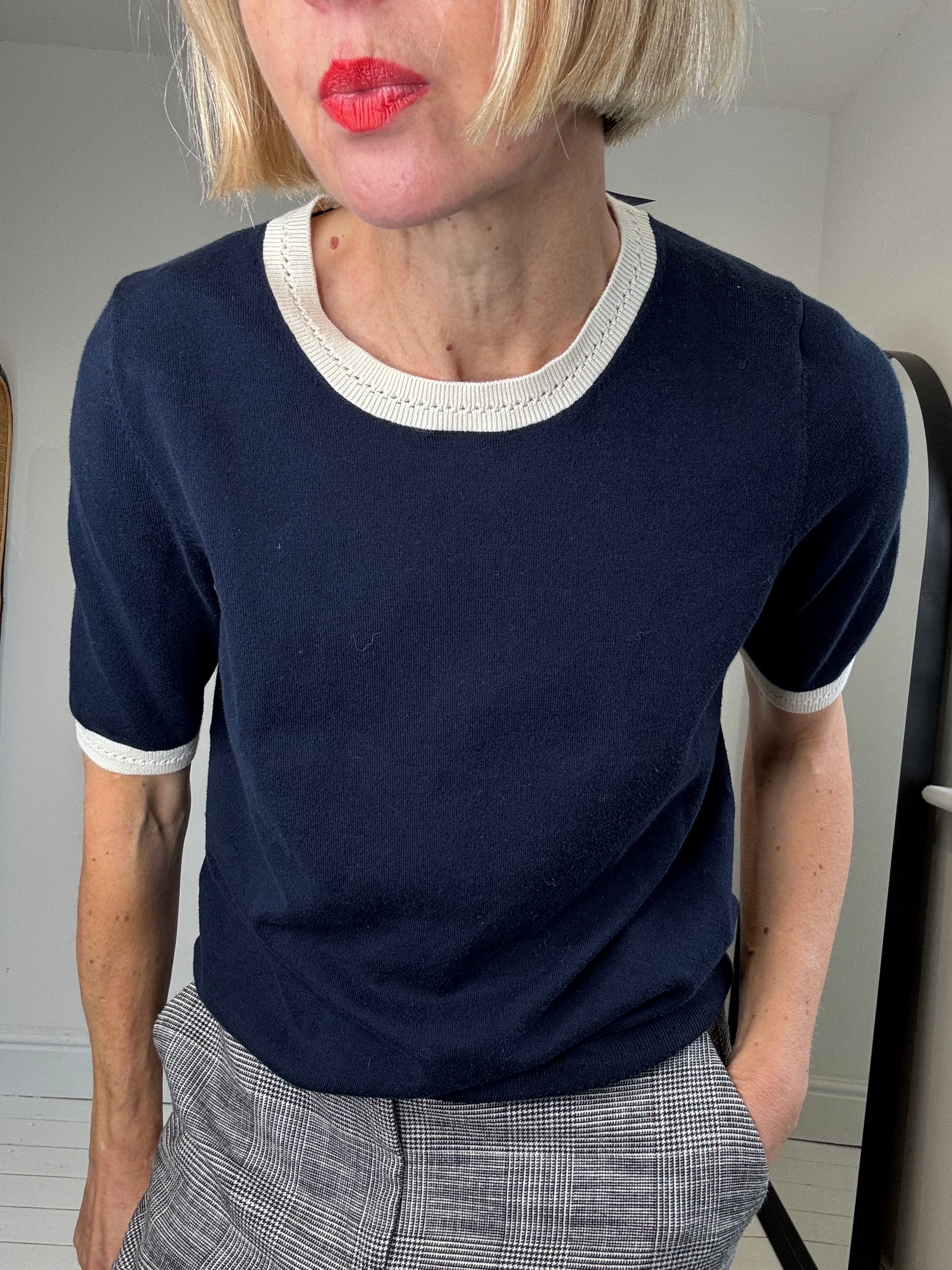 Contrast trim knitted tee