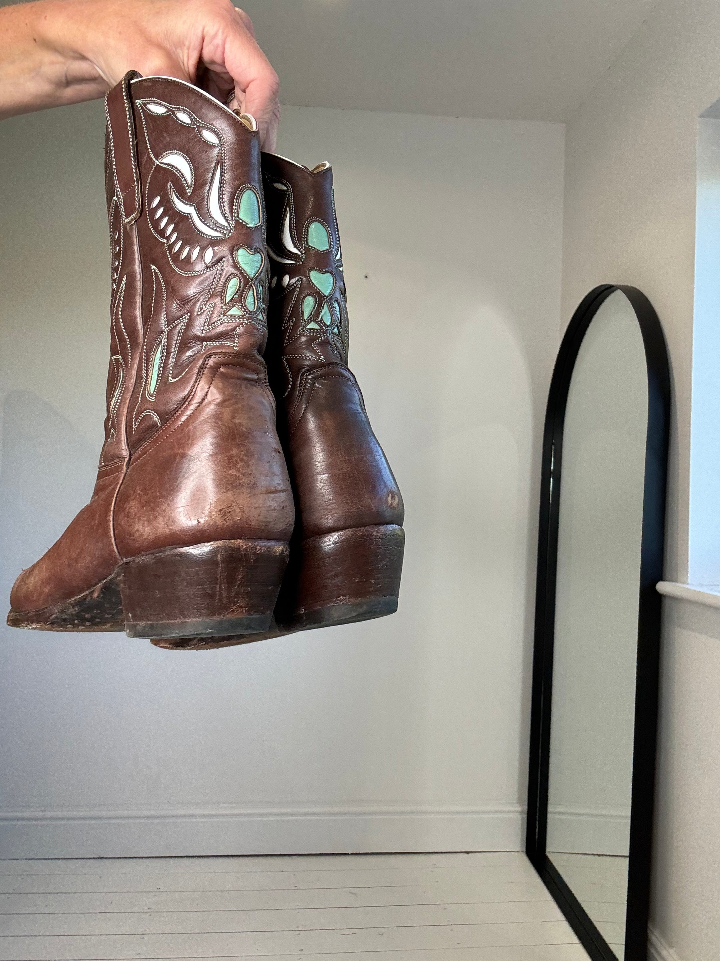 R SOLES cowboy boots