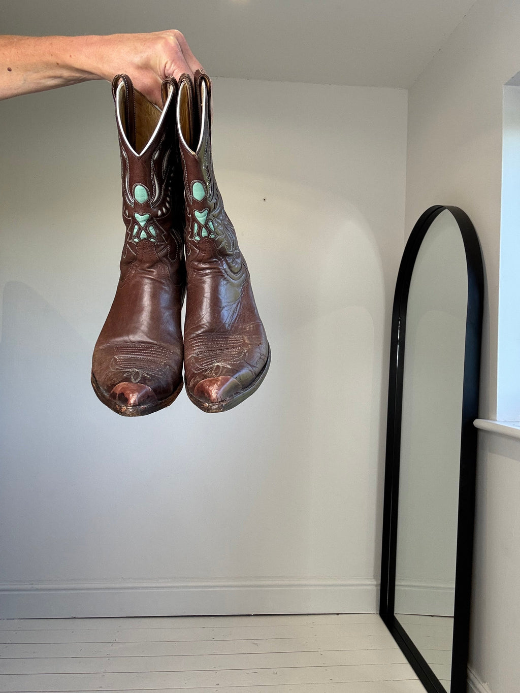 R SOLES cowboy boots