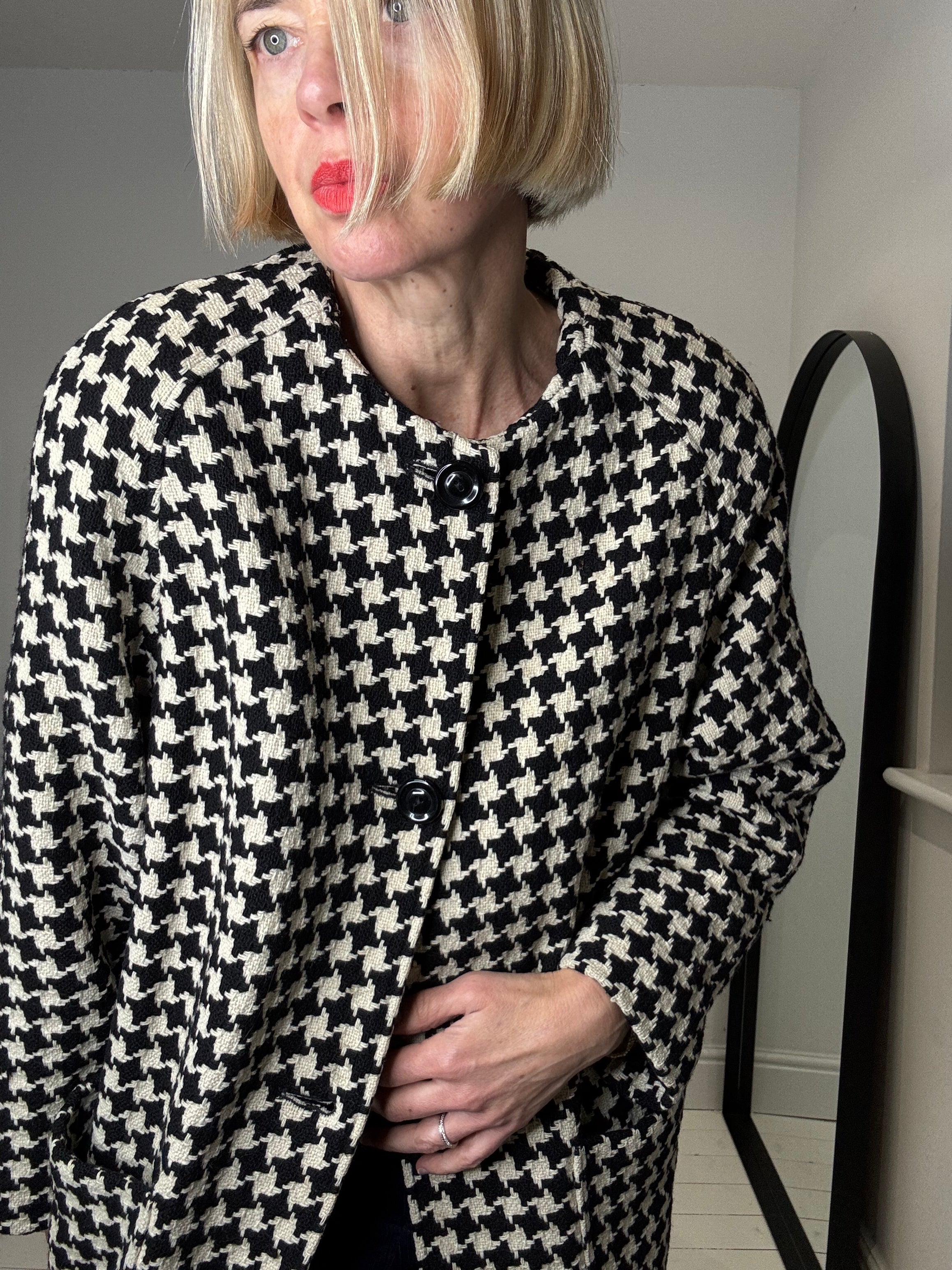 VINTAGE dogtooth wool collarless coat