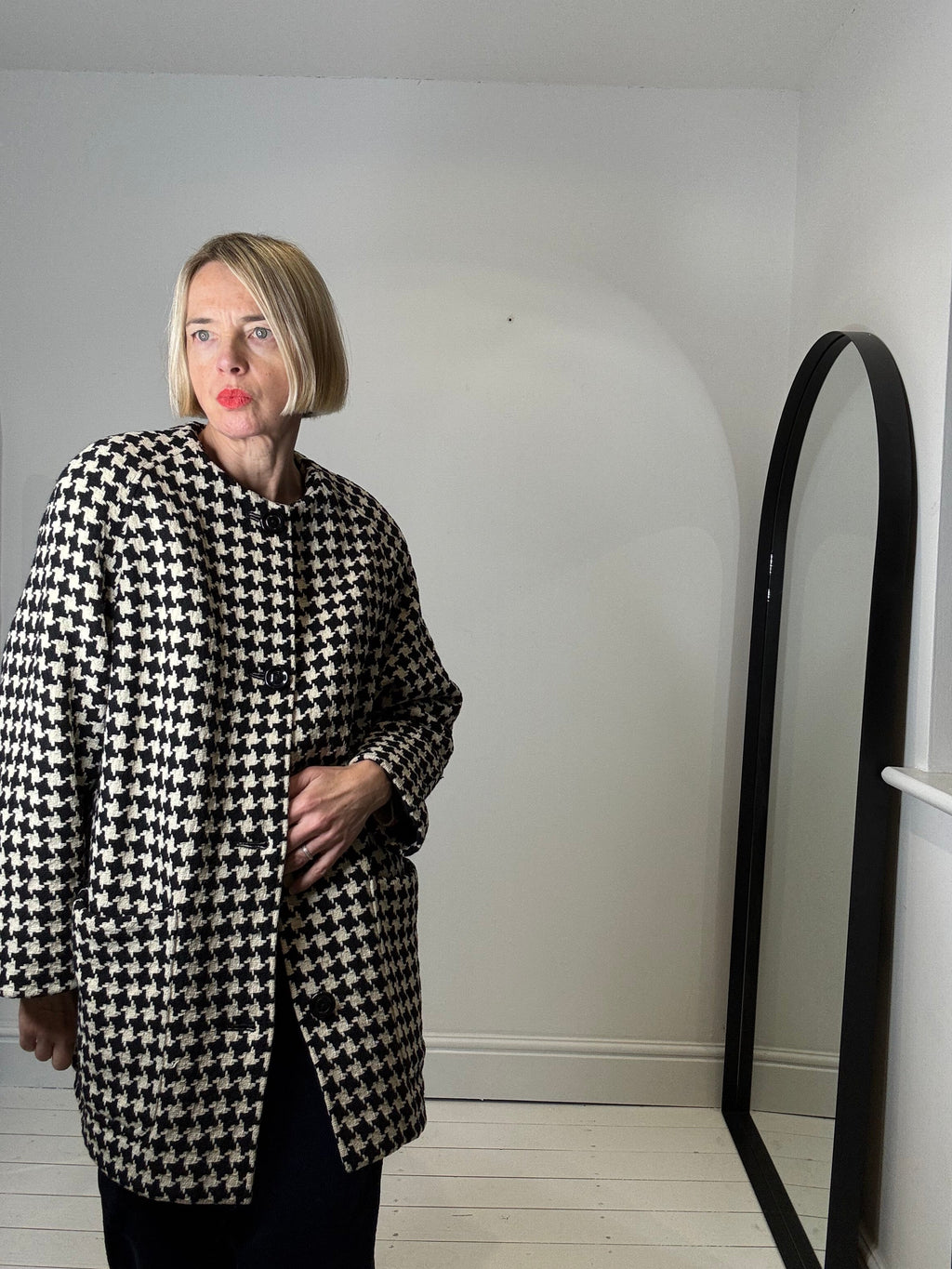 VINTAGE dogtooth wool collarless coat