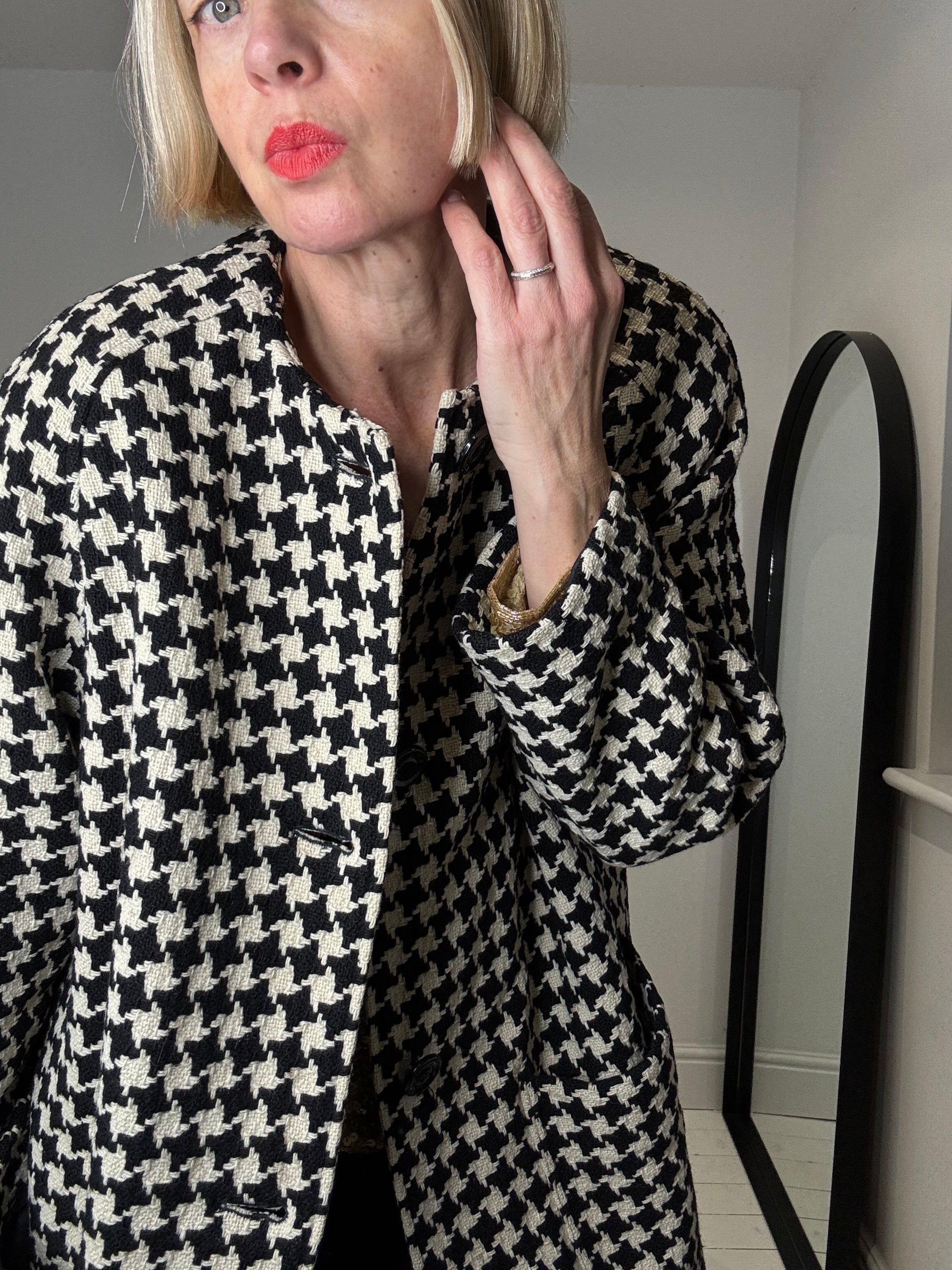 VINTAGE dogtooth wool collarless coat