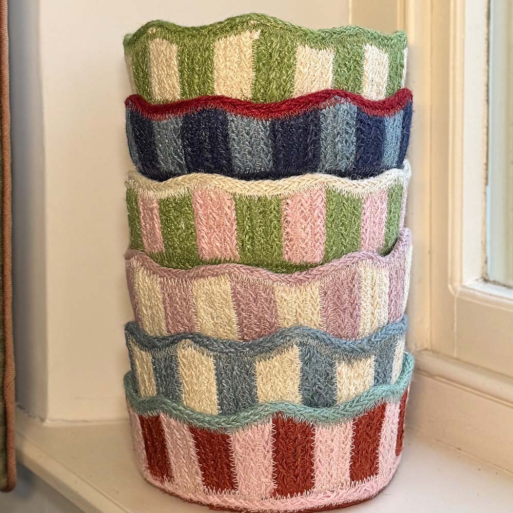 Stripy Scalloped Mini Basket - Kiwi